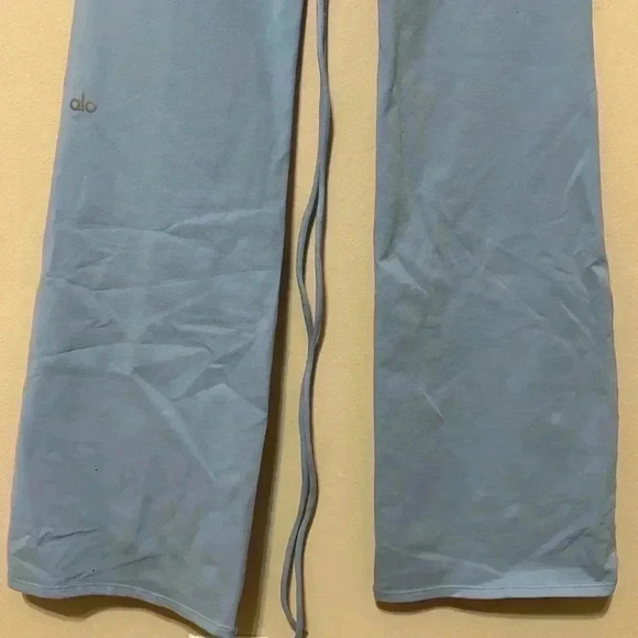 Alo Yoga - Picture 6 of 8